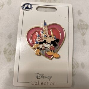 Disney Mickey and Minnie kissing authentic collectors pin